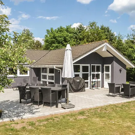 4 Bedroom Nice In Holiday home *